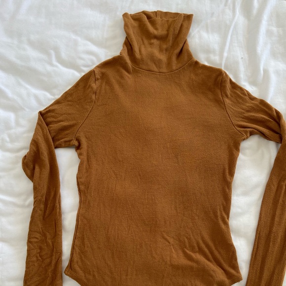 ribbed long sleeve turtleneck - Picture 2 of 3